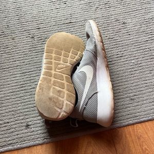 Rosh run men’s grey Nike sneakers